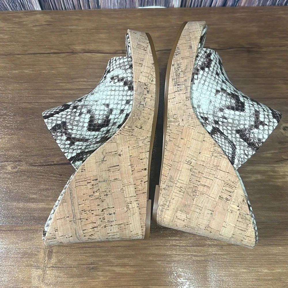 Vince Camuto used very